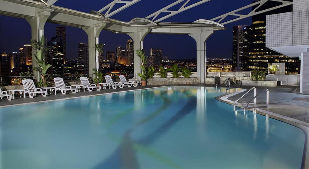 3-Furama-City-Center-Singapore-Pool