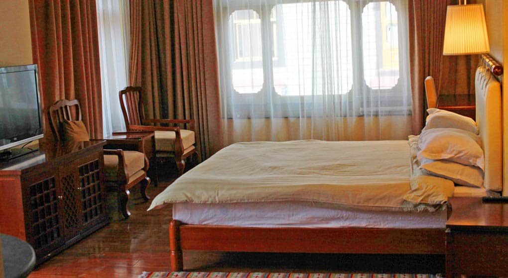 1-Kyichu-Hotel-Lhasa-Bedroom