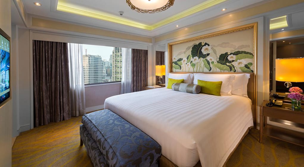 1-Dusit-Thani-Club-Manila-Bedroom