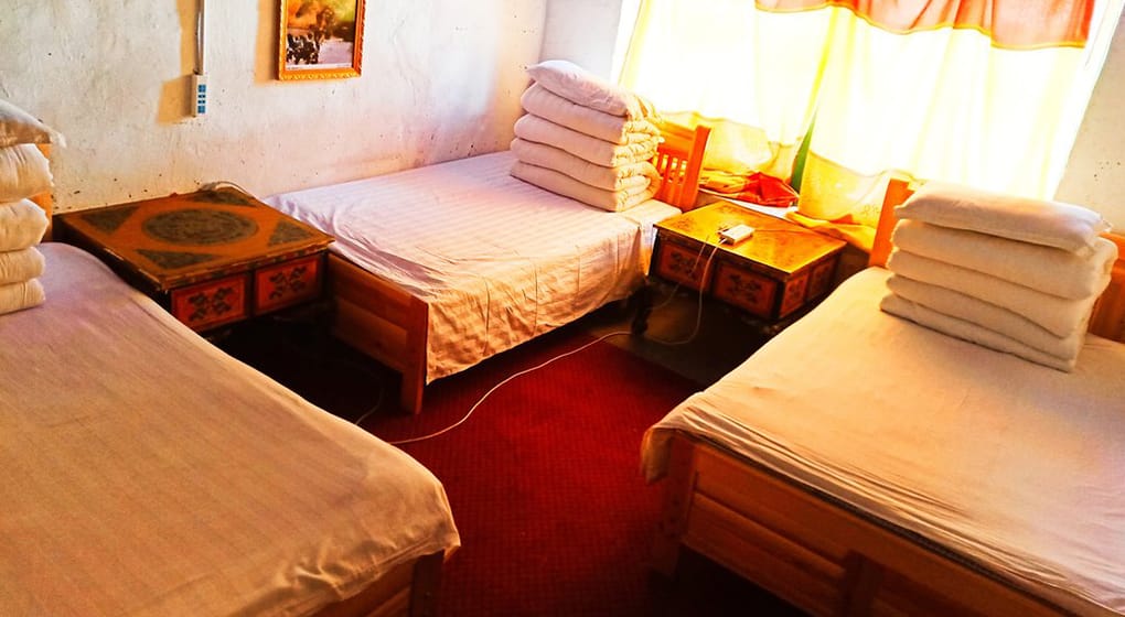 1-Monastery-Hotel-Rongbuk-Bedroom