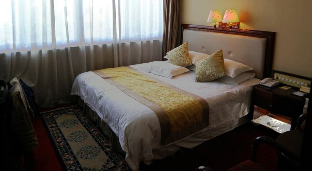 1-Shigatse-Hotel-3-Star-Singatse-Bedroom