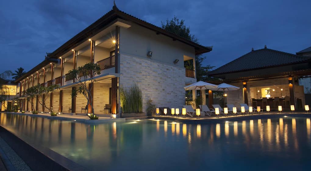 3-Grand-Whiz-Hotel-(De-Luxe)-Bali-Pool