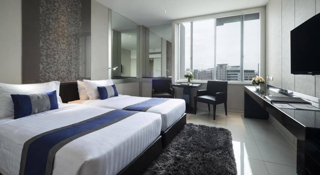 1-Mandarin-Hotel-Managed-by-Centre-Point-Bankok-Bedroom