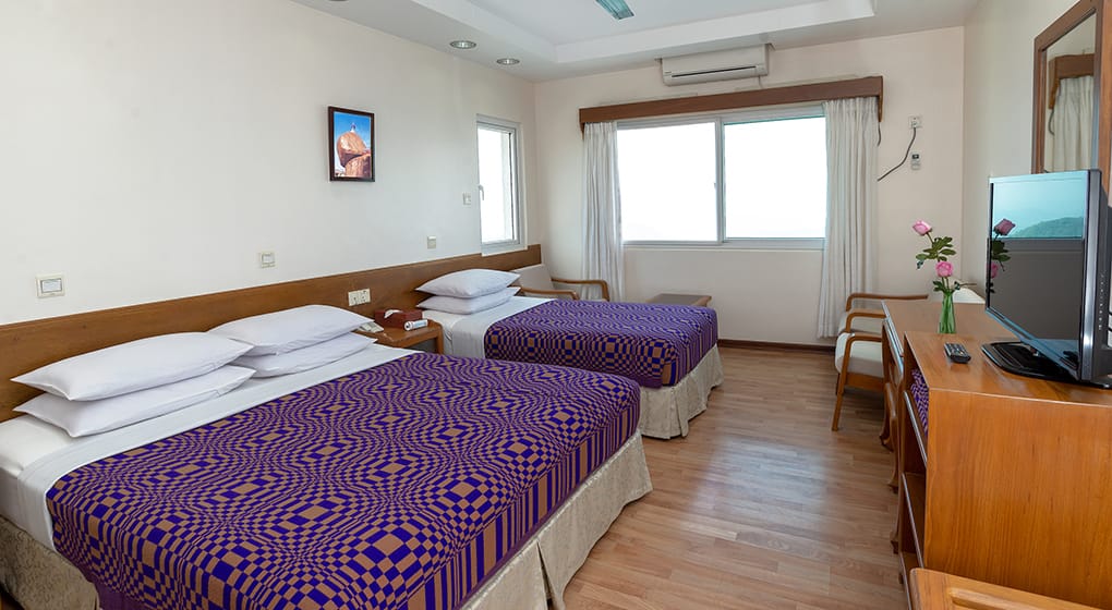 1-Mountain-Top-Hotel-Kyaikhto-Bedroom