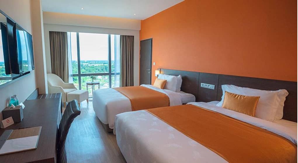 1-Riverside-Majestic-Hotel-Kuching-Bedroom