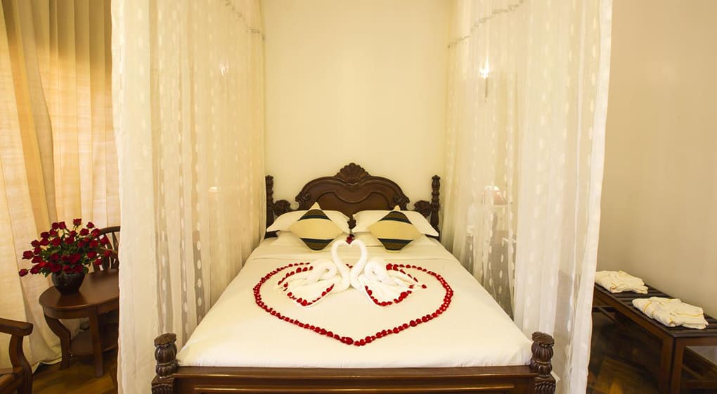 1-Yadanapon-Dynasty-Hotel-3-Star-Mandalay-Bedroom