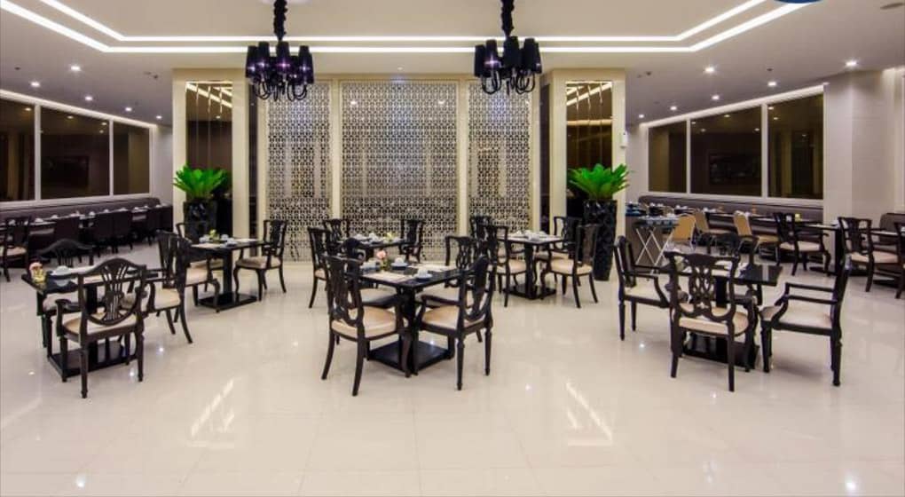 2-Mandarin-Hotel-Managed-by-Centre-Point-Bankok-Dining