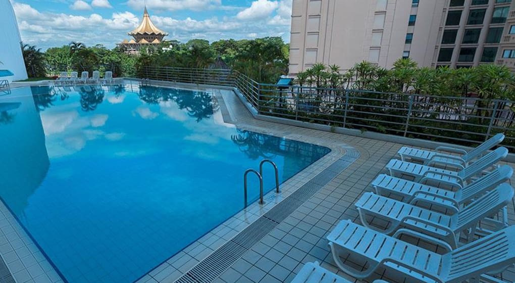 3-Riverside-Majestic-Hotel-Kuching-Pool