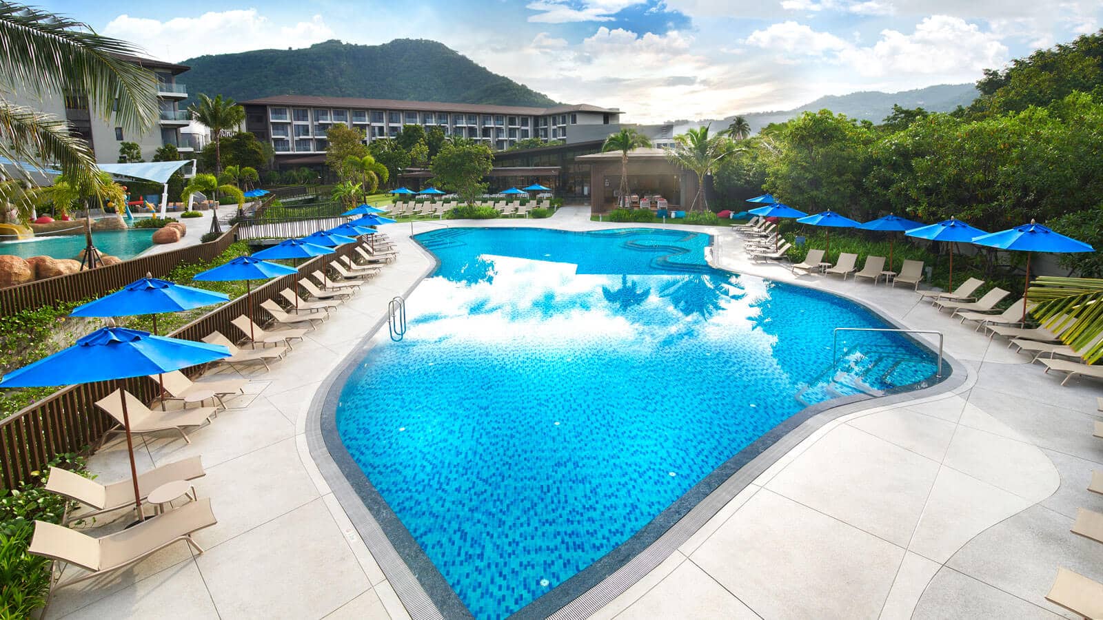 Thailand phuket ozo swimming-pool