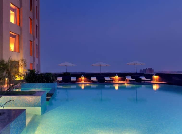 IN-Radisson Blu N Deli Dwarka -pool