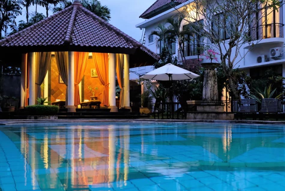 Sarasvati Borobudur Pool